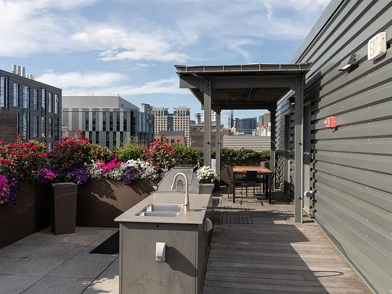 32 Traveler St #Penthouse 8 — Photo 34