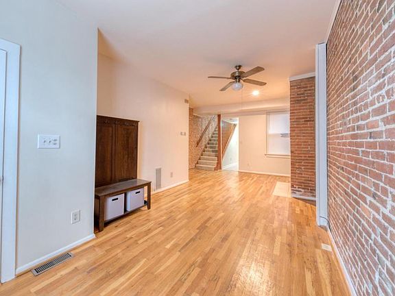 4th image of 1922 Gough St #1