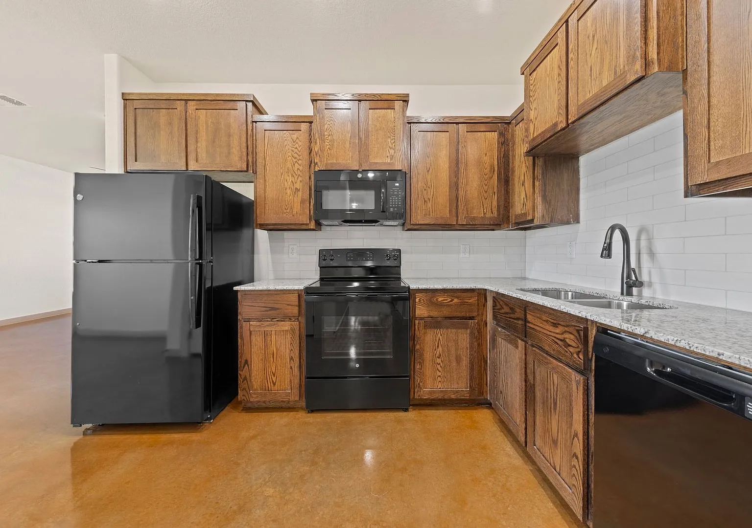 3 bed, 1367 sqft, $1,545 — Photo 4