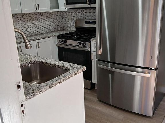 5th image of 3814 Lochearn Dr