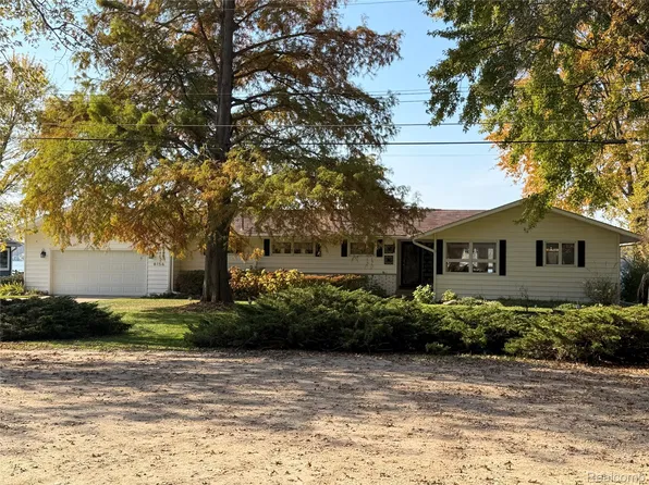 8156 Riverside Dr, Brighton, MI 48116