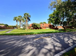 4125 Wimbledon Dr, Cooper City, FL 33026