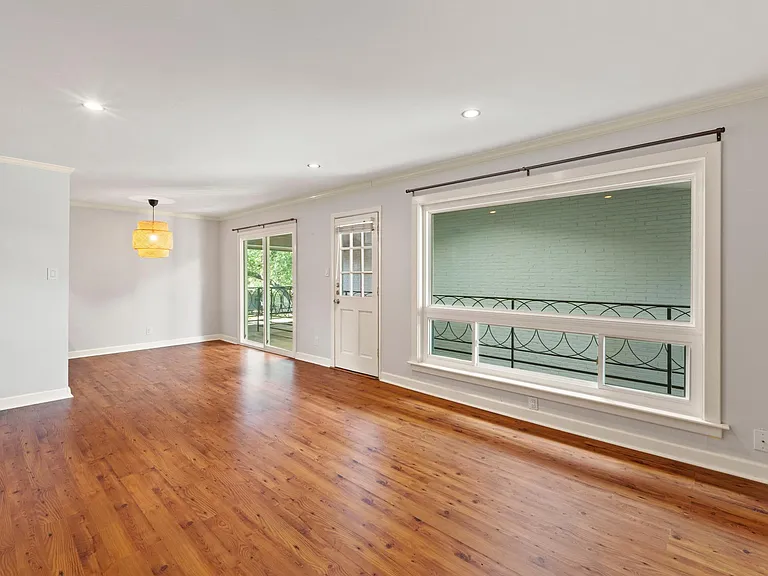 1210 Windsor Rd #220 — Photo 5