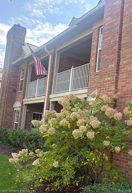 2 bed, 2.0 bath, 1533 sqft, $2,300 — Photo 2