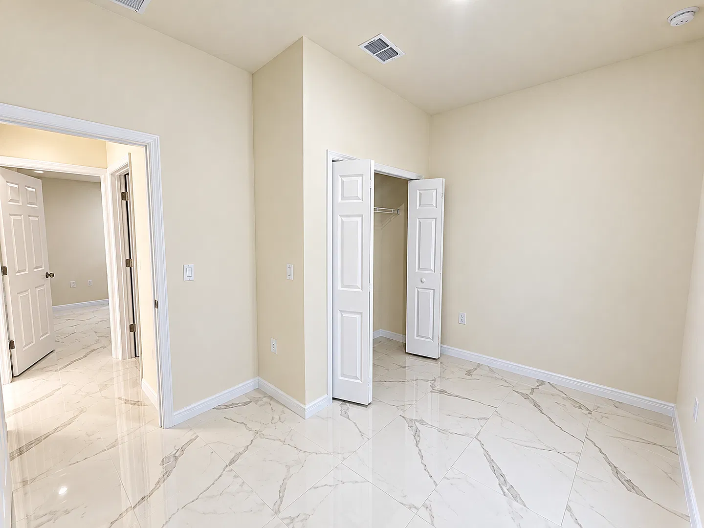 Brand New Move In Ready 3 Bedroom 2 Bath — Photo 4