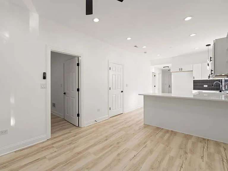 7337 S Green St #2 — Photo 7