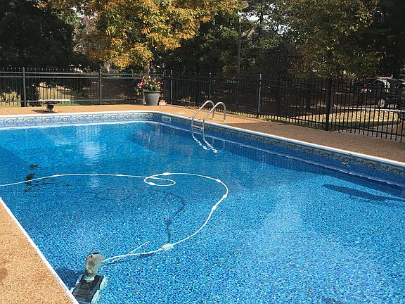 3rd image of 68 Sweetwood Dr