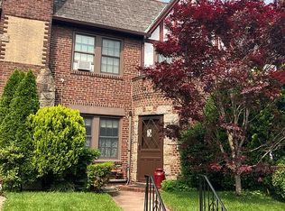 347 Bauer Pl, Mineola, NY 11501