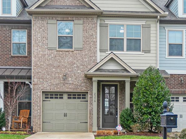 2576 Wellesley Square Dr