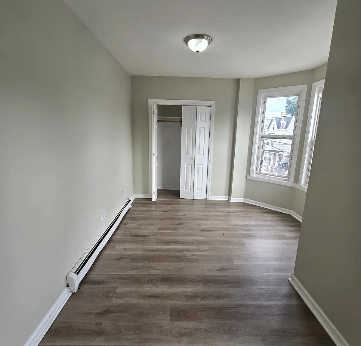 5 bed, $2,850 — Photo 2
