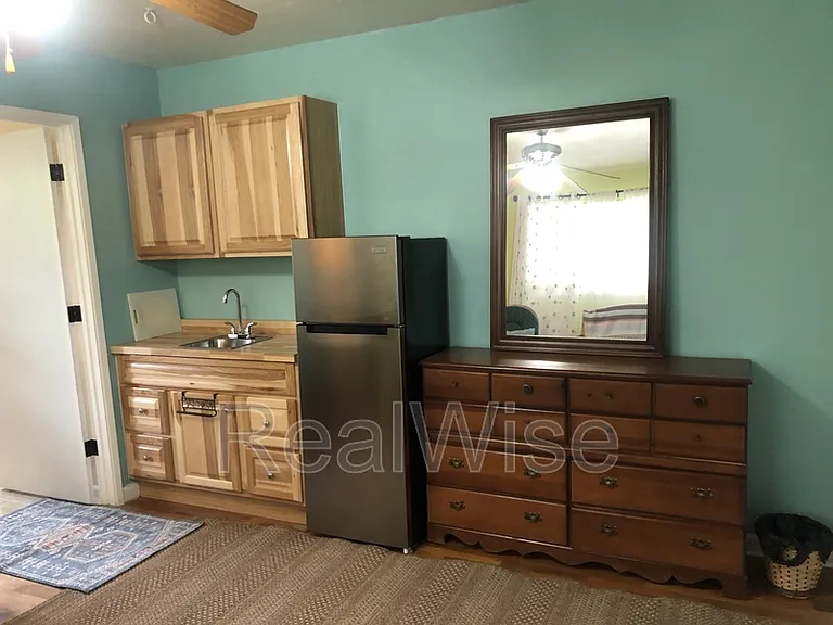 602 Schroeder Ln #B — Photo 7