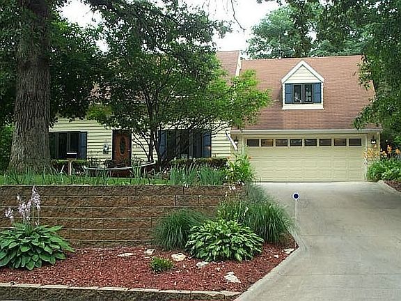 Beautiful front yard with sturdy terrace walls