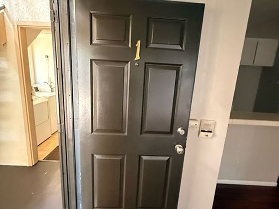 2nd image of 750 & 758 N Gaviota Ave #750-1
