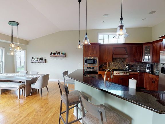 3rd image of 12 Sheldon Dr