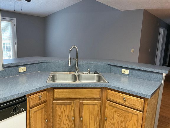 5th image of 13715 Richmond Park Dr N Unit 405