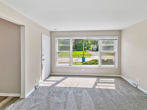 3rd image of 483 W 15th Pl