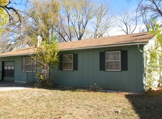 2220 SE Davies St, Topeka, KS 66605