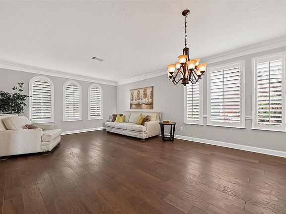 3rd image of 827 Annies Way