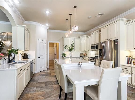 4th image of 408 Long Lake Dr