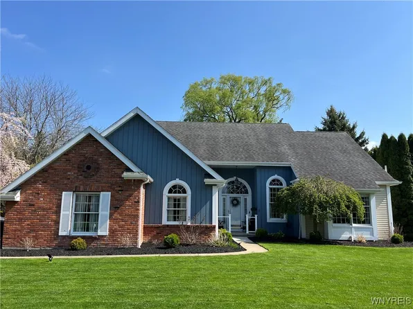 398 Riverview Dr, Youngstown, NY 14174