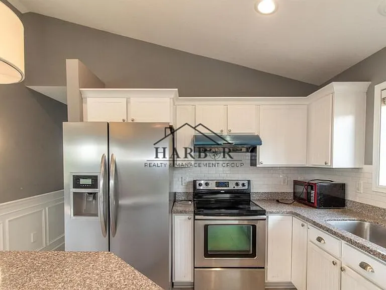 5385 Florence Dr NW — Photo 1