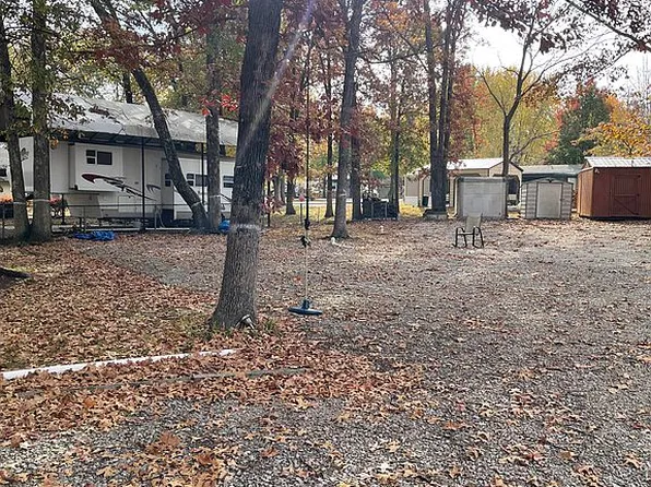 19800 Acorn Dr, Carlyle, IL 62231