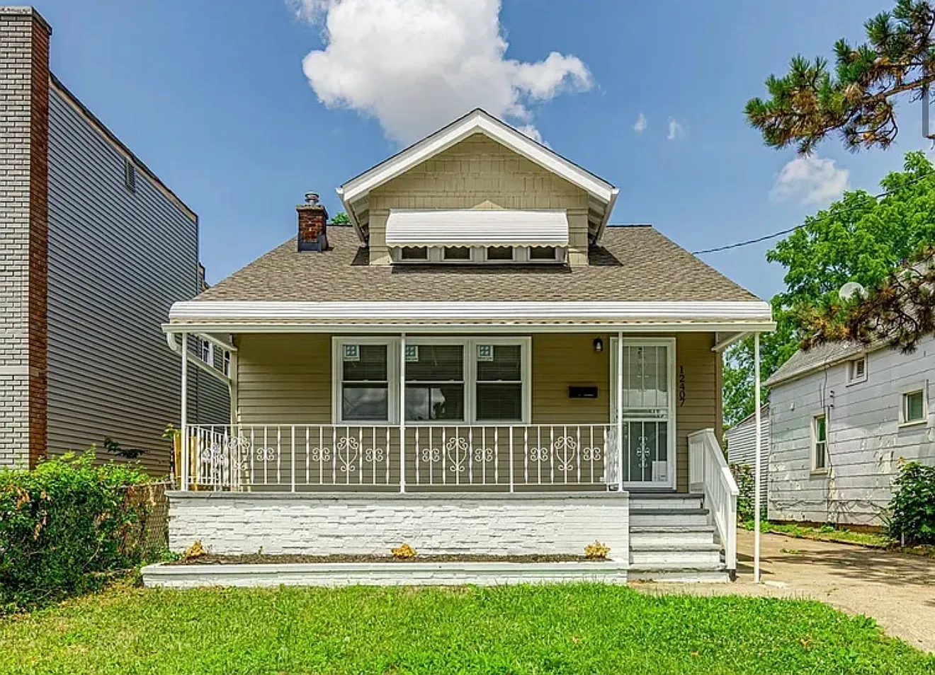 4 bed, 1298 sqft, $1,450 — Photo 1