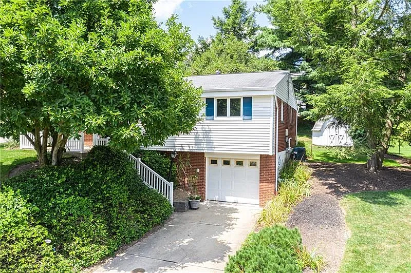 720 Moonstone Dr photo 1