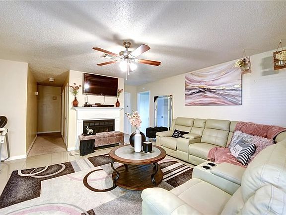 2nd image of 2405 E Pearl Dr