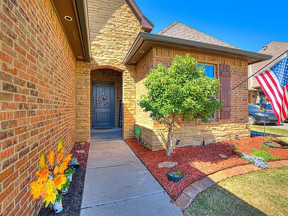2nd image of 17401 Parkgrove Dr