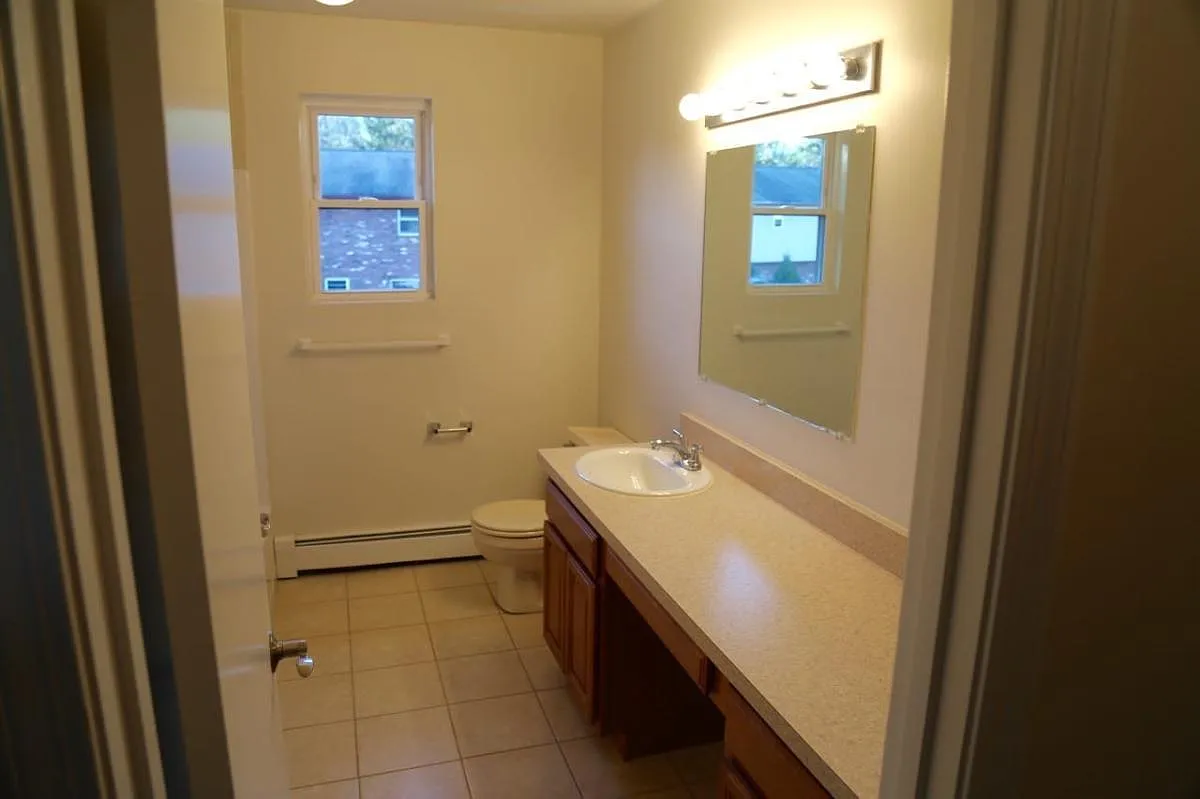 2 bed, 1.5 bath, 1200 sqft, $2,400 — Photo 3