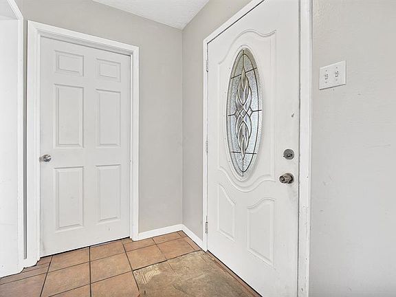 3rd image of 2706 Pickerton Dr