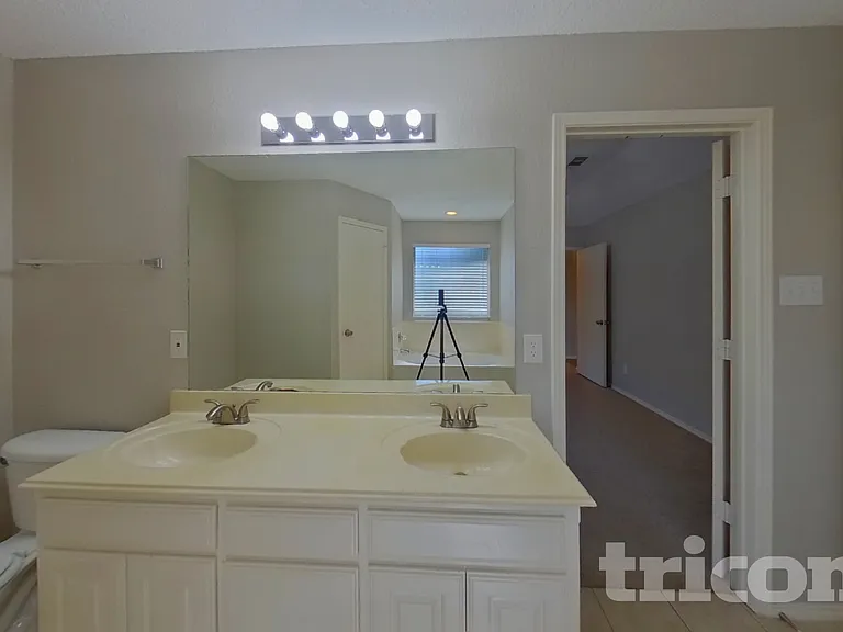 521 Olive St — Photo 9