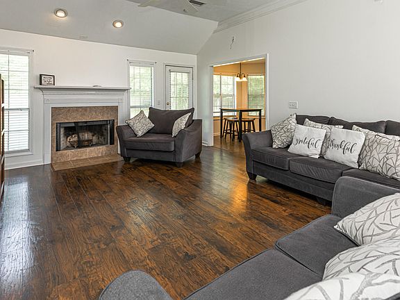 5th image of 130 Holmar Dr