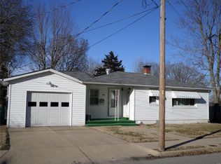 907 E Apple Ave, Owensville, MO 65066
