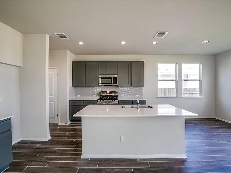 212 Stein Rd — Photo 9