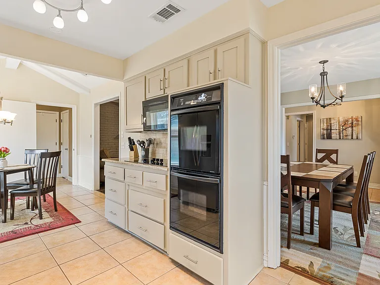 2937 Shalimar Dr — Photo 16