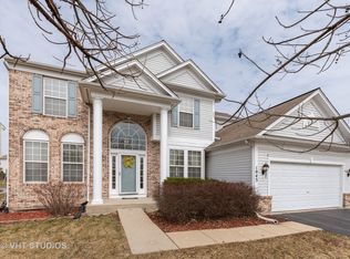 1043 Spinnaker St, Elgin, IL 60123
