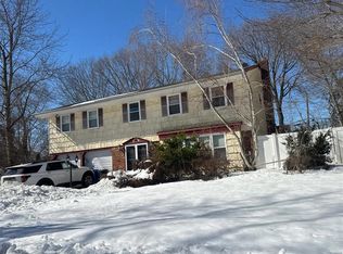 10 Bruce Dr, South Setauket, NY 11720