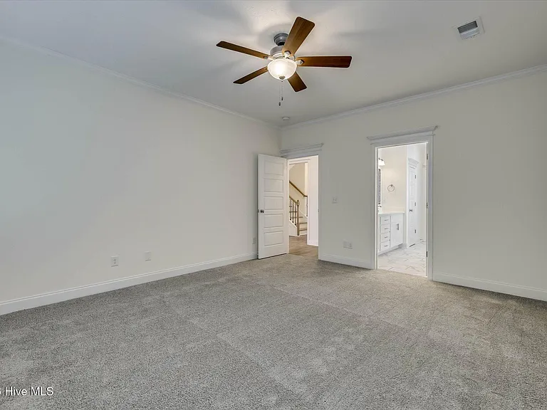 711 Courtland Ln — Photo 16