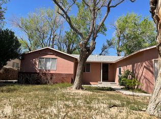 2833 Corona Ave, Mojave, CA 93501