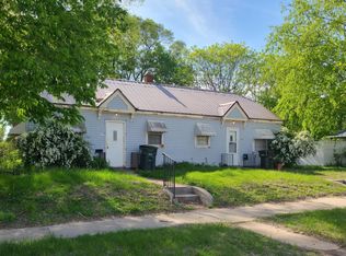 621 Linden Ave, Waterloo, IA 50703