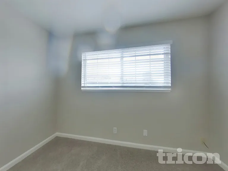 304 Robert St — Photo 6