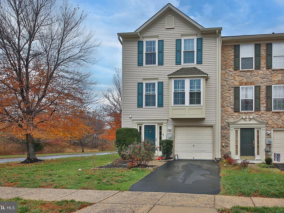 1st image of 407 Anthony Ct