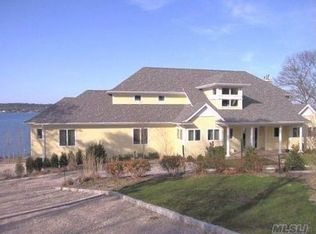 22 Bay Dr, Hampton Bays, NY 11946