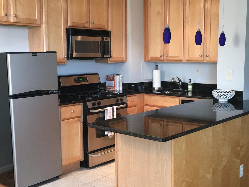 2nd image of 950 25th St NW APT 610N