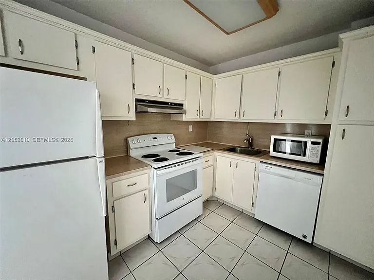 5838 Collins Ave #7E — Photo 11