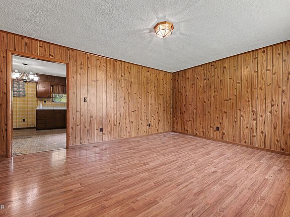 4th image of 311 Shag Rd