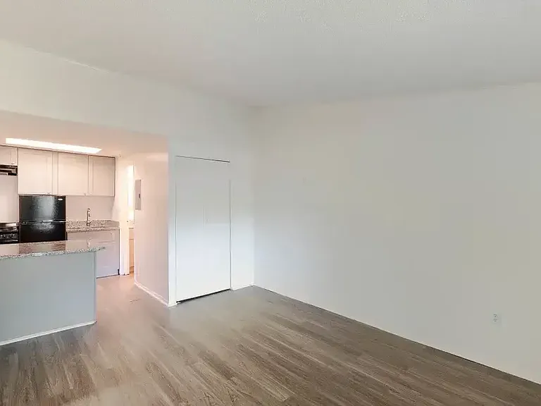 The Flats at Lakeshore — Photo 11