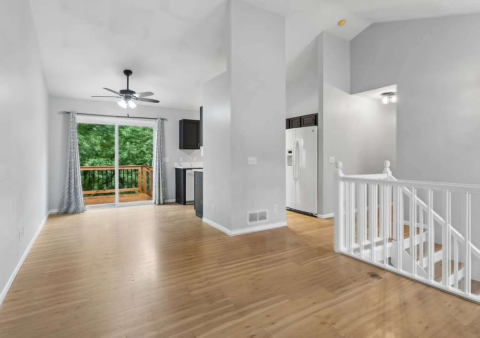 3 Bedroom home with massive deck! — Photo 4